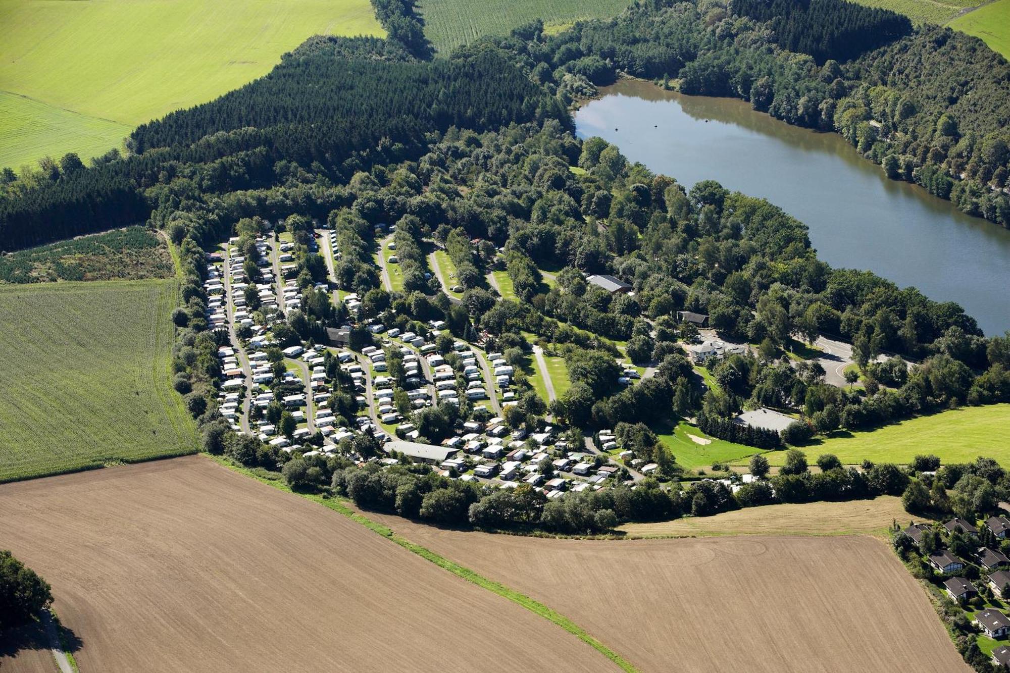 Knaus Campingpark Hennesee Мешеде Екстериор снимка